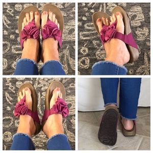Sketchers Fuchsia Pink Suede Sandals 7